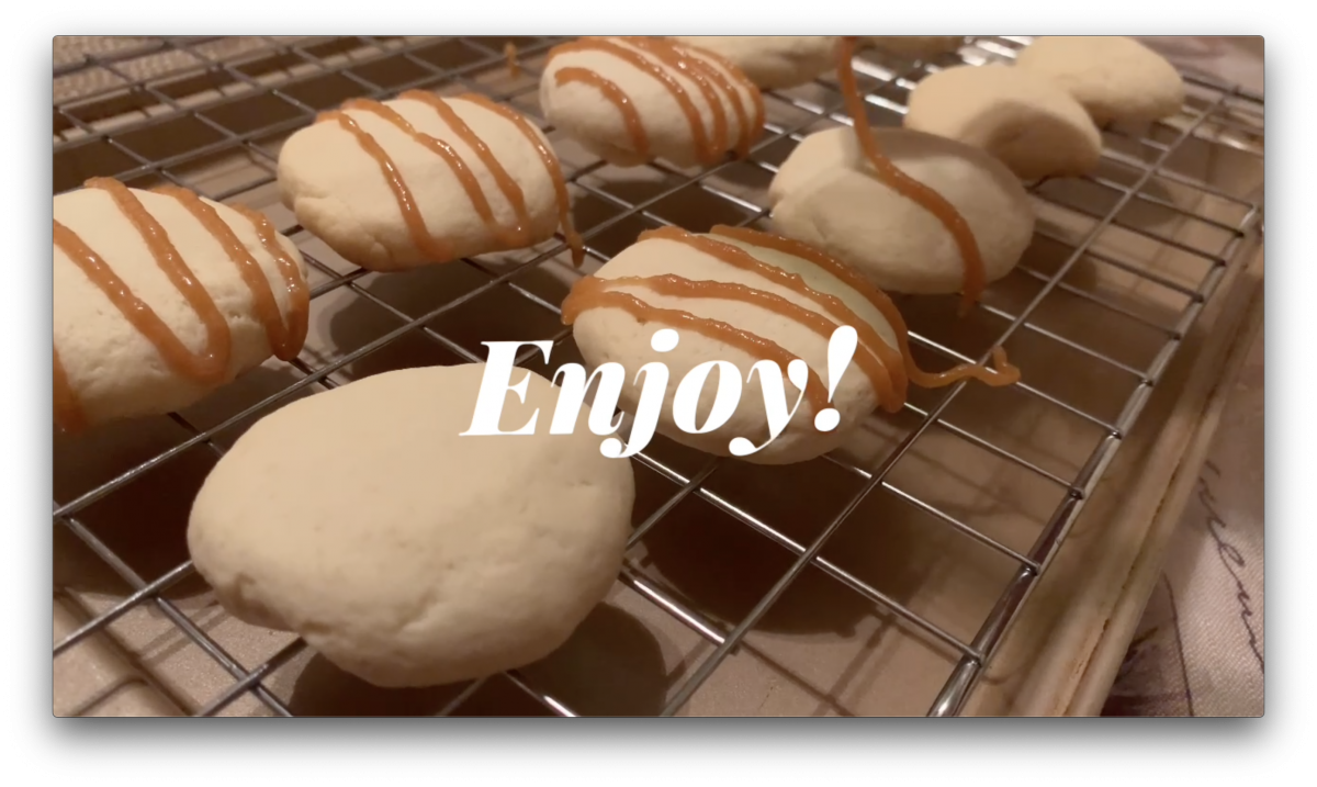 Cookies drizzled with caramel on a rack