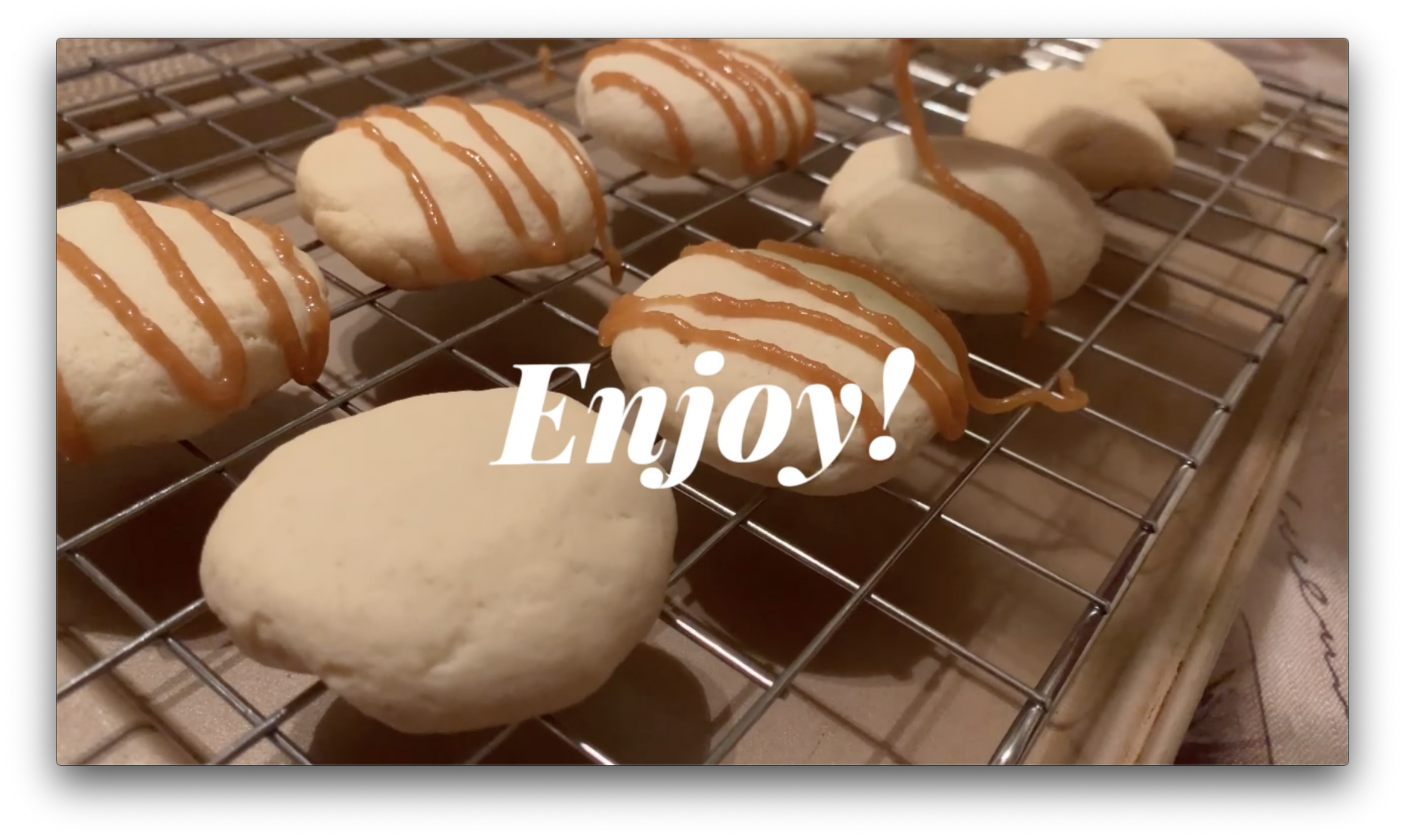 Cookies drizzled with caramel on a rack