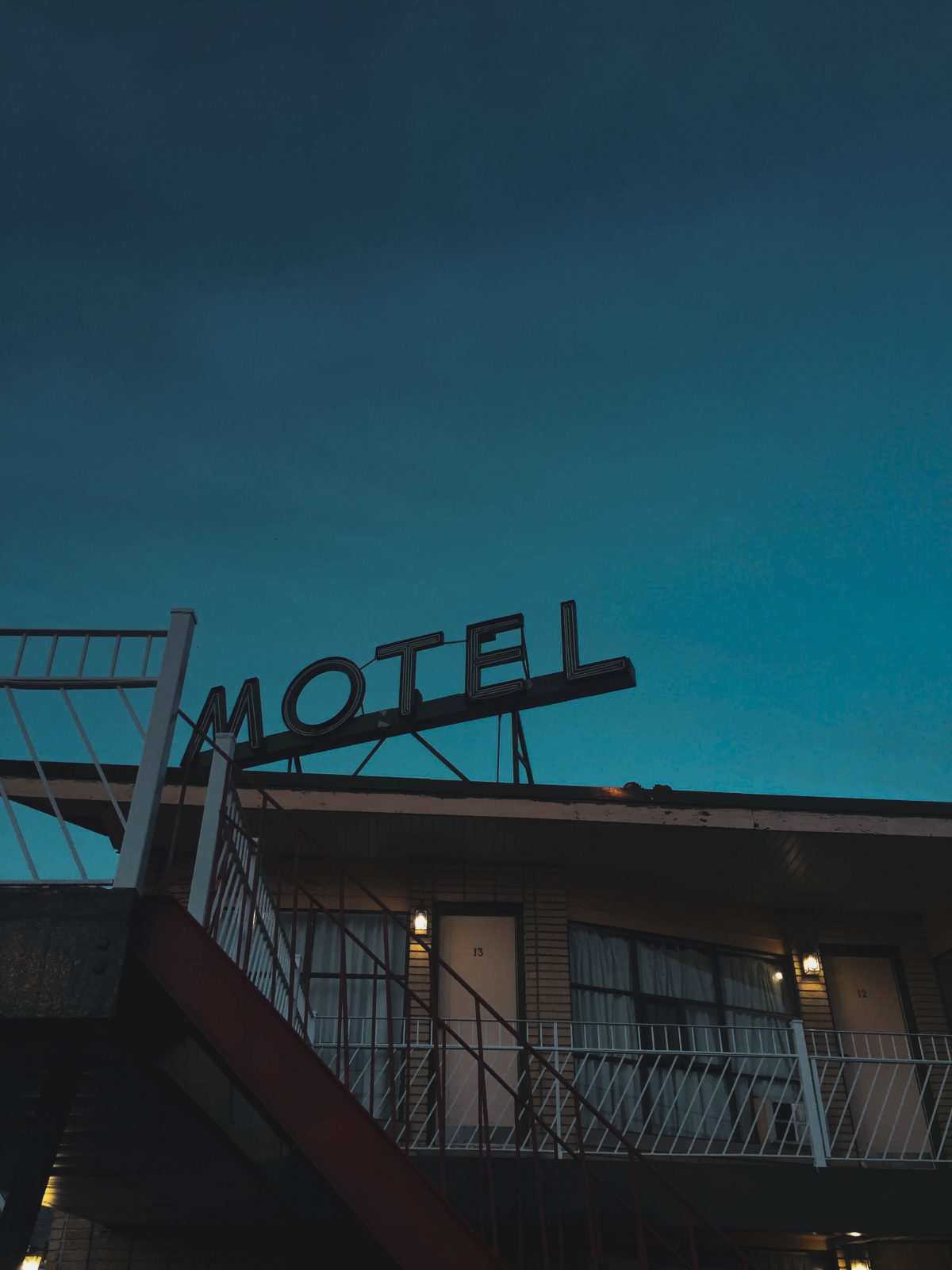 Nightime photo of the Esquire Motel on Elston Avenue on the Northwest side of Chicago