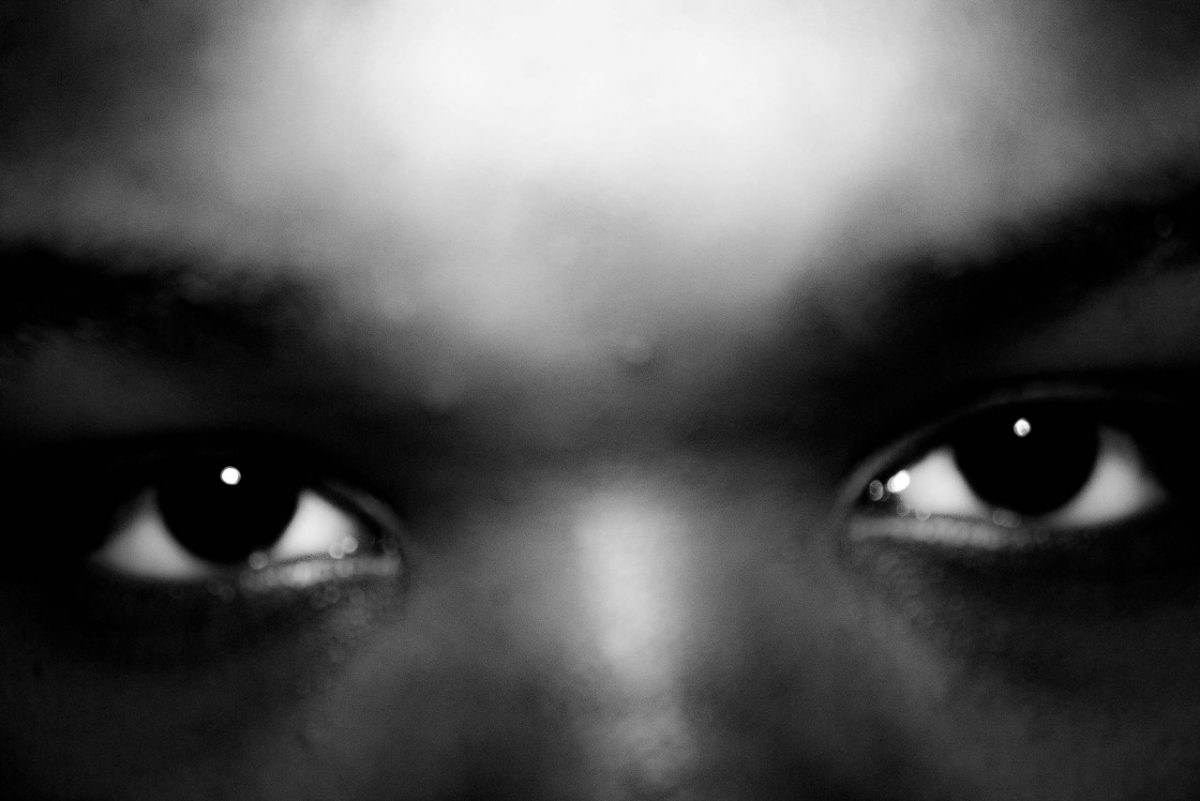 photo a young black child's eyes