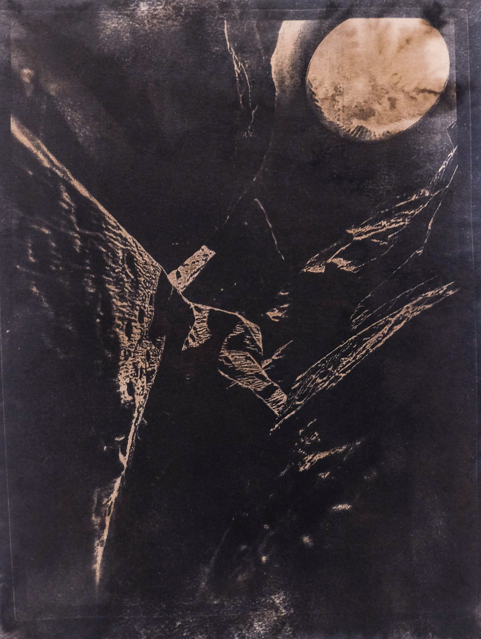 Mountain and moon shapes.